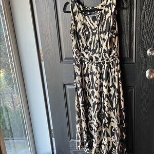 Elegant Black and Cream Midi Dress